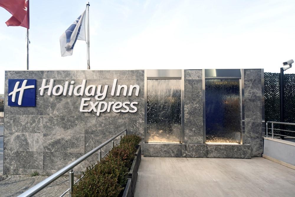 Holiday Inn Express Istanbul-Altunizade By Ihg Zewnętrze zdjęcie
