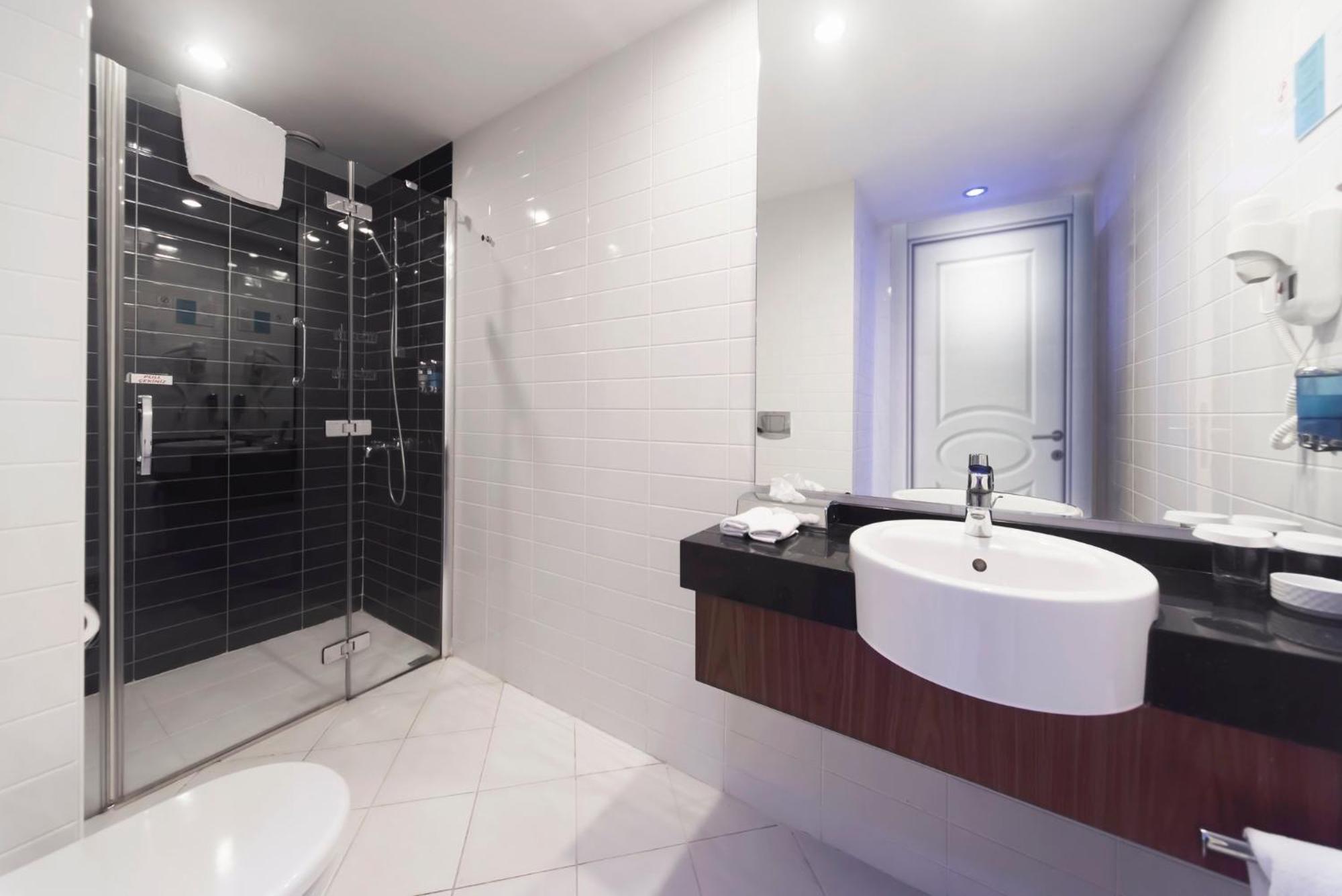 Holiday Inn Express Istanbul-Altunizade By Ihg Zewnętrze zdjęcie