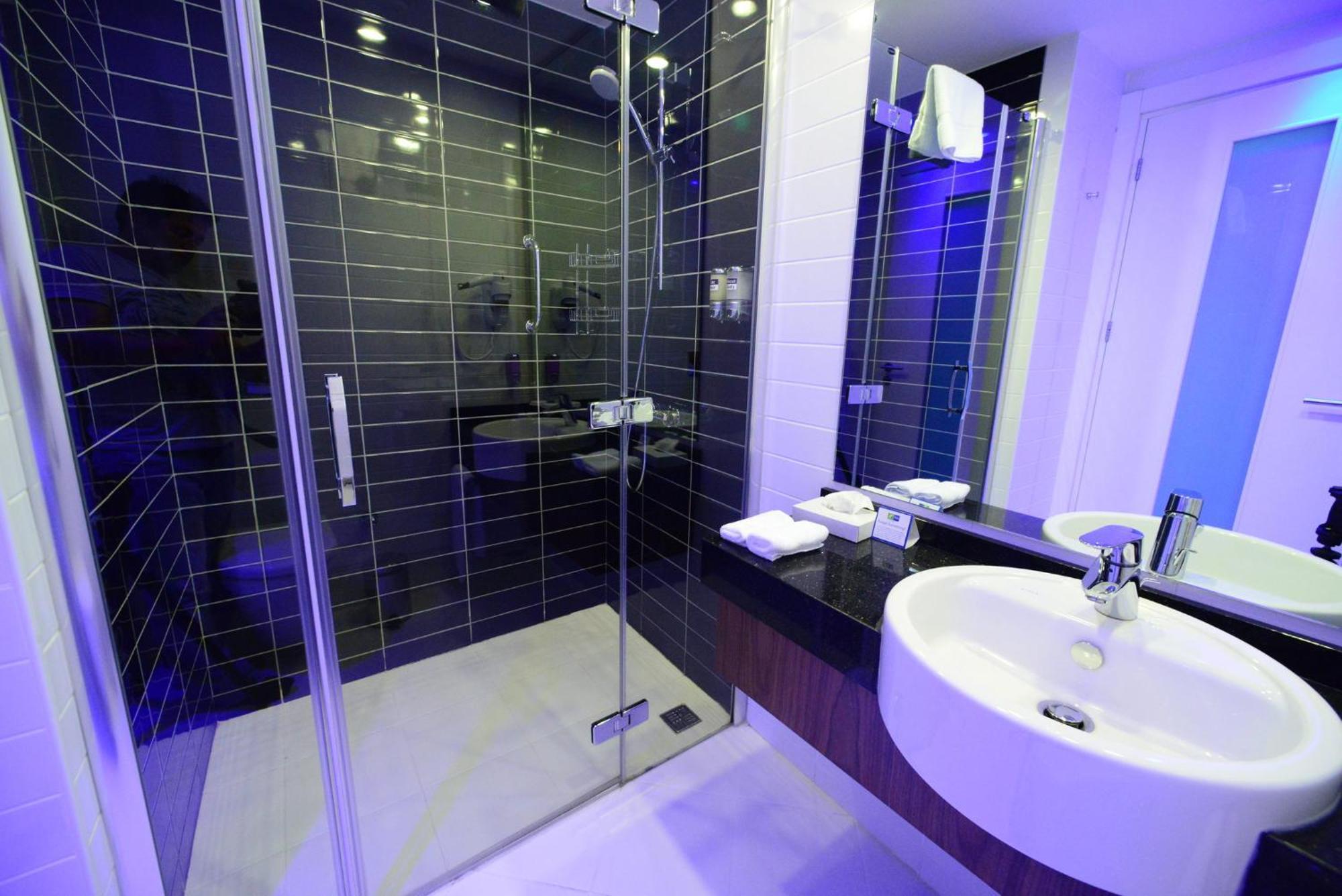 Holiday Inn Express Istanbul-Altunizade By Ihg Zewnętrze zdjęcie