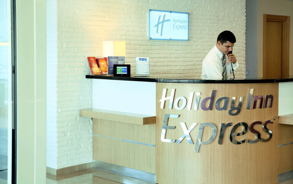 Holiday Inn Express Istanbul-Altunizade By Ihg Zewnętrze zdjęcie