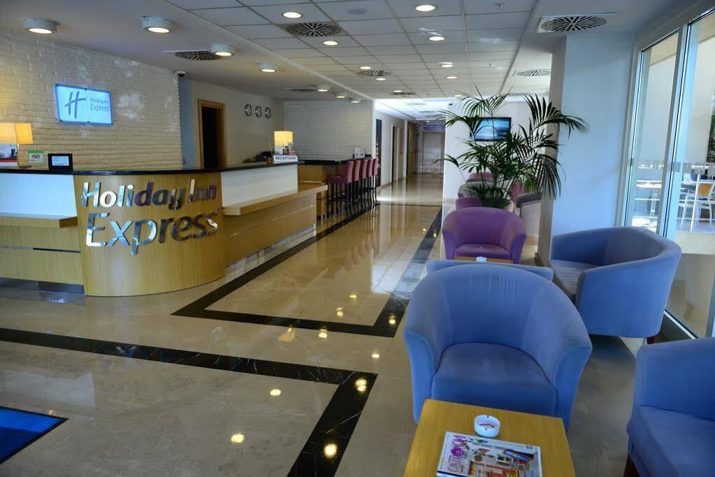 Holiday Inn Express Istanbul-Altunizade By Ihg Zewnętrze zdjęcie