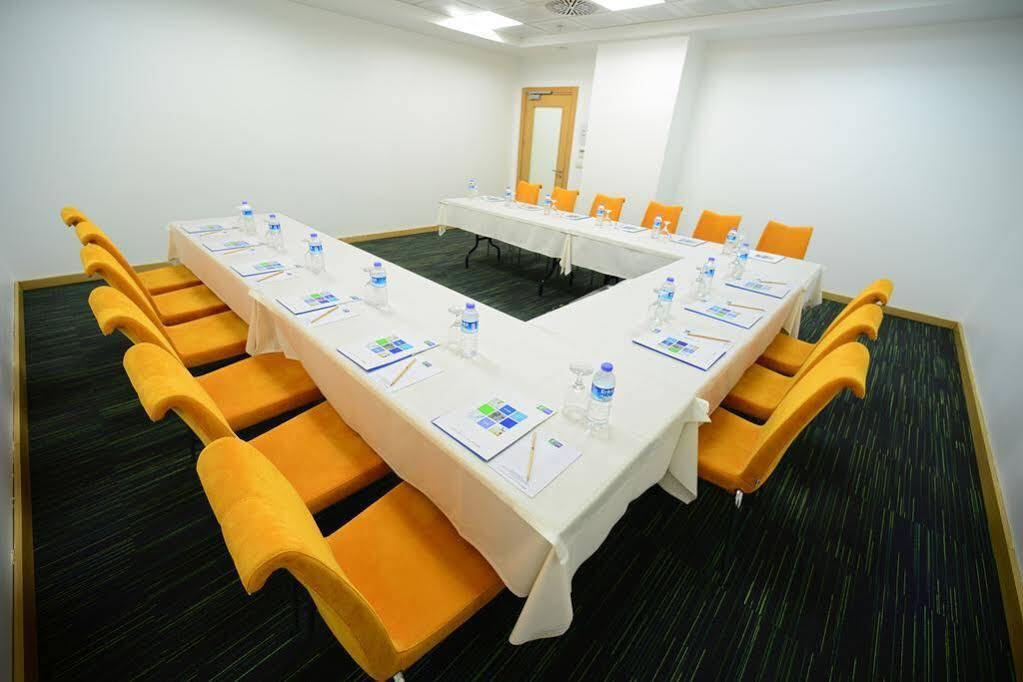 Holiday Inn Express Istanbul-Altunizade By Ihg Zewnętrze zdjęcie